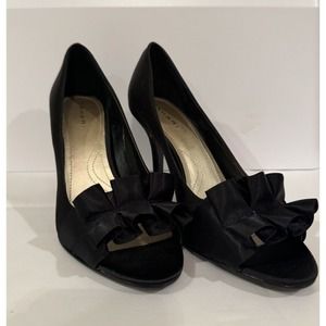 Tahari Sloan Black Satin Open Toe High Heel Pumps Womens 8 Ruffle Party Wedding